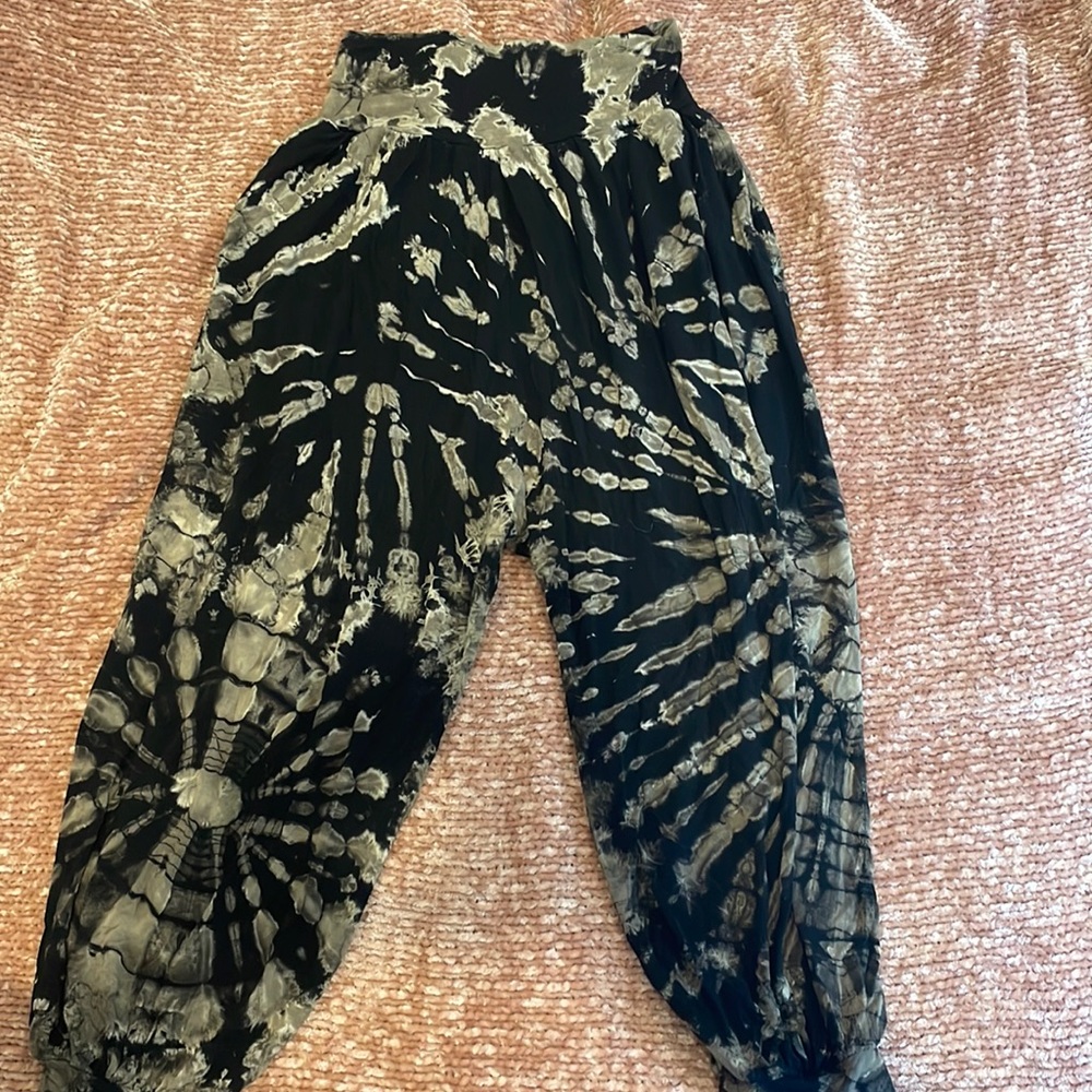 One size fits all tie dye harem pants.